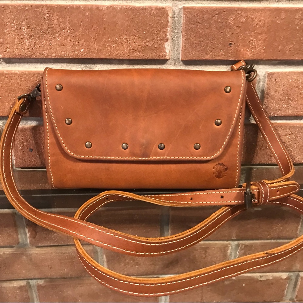 Elegant Tan Leather Crossbody Bag